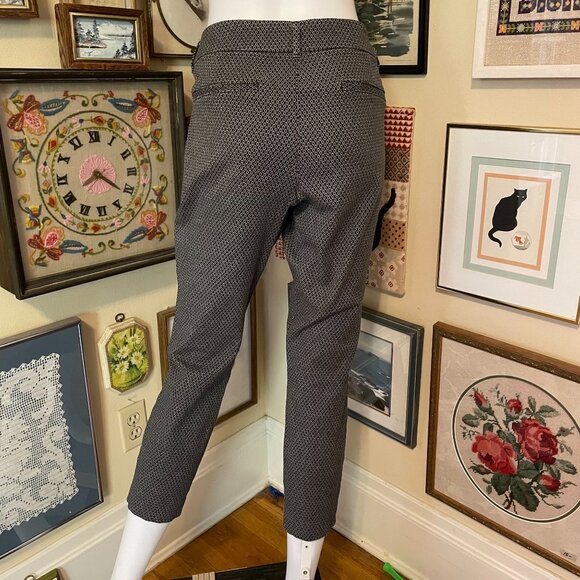 Old Navy Pixie Mid-Rise Comfy Stretch Diamond Pattern Cropped Pants Size 12 - Picture 3 of 5